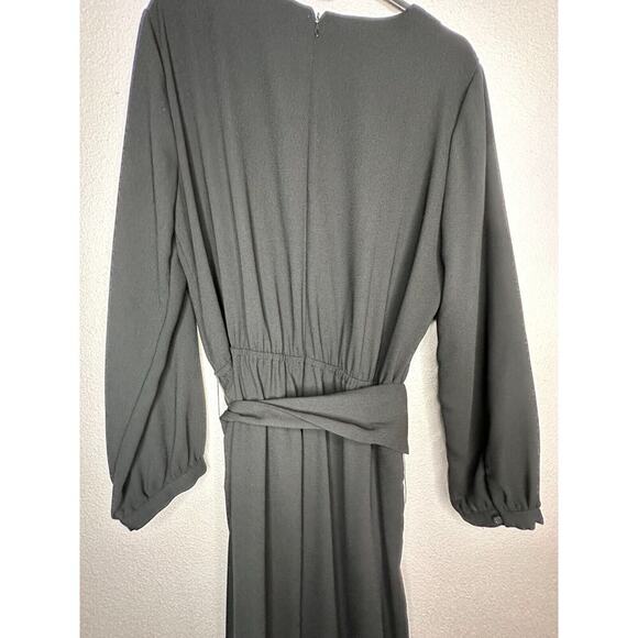 Halogen Black Women's Longsleeve Belted Jumpsuit Size M V-Neck Pockets - Picture 10 of 16